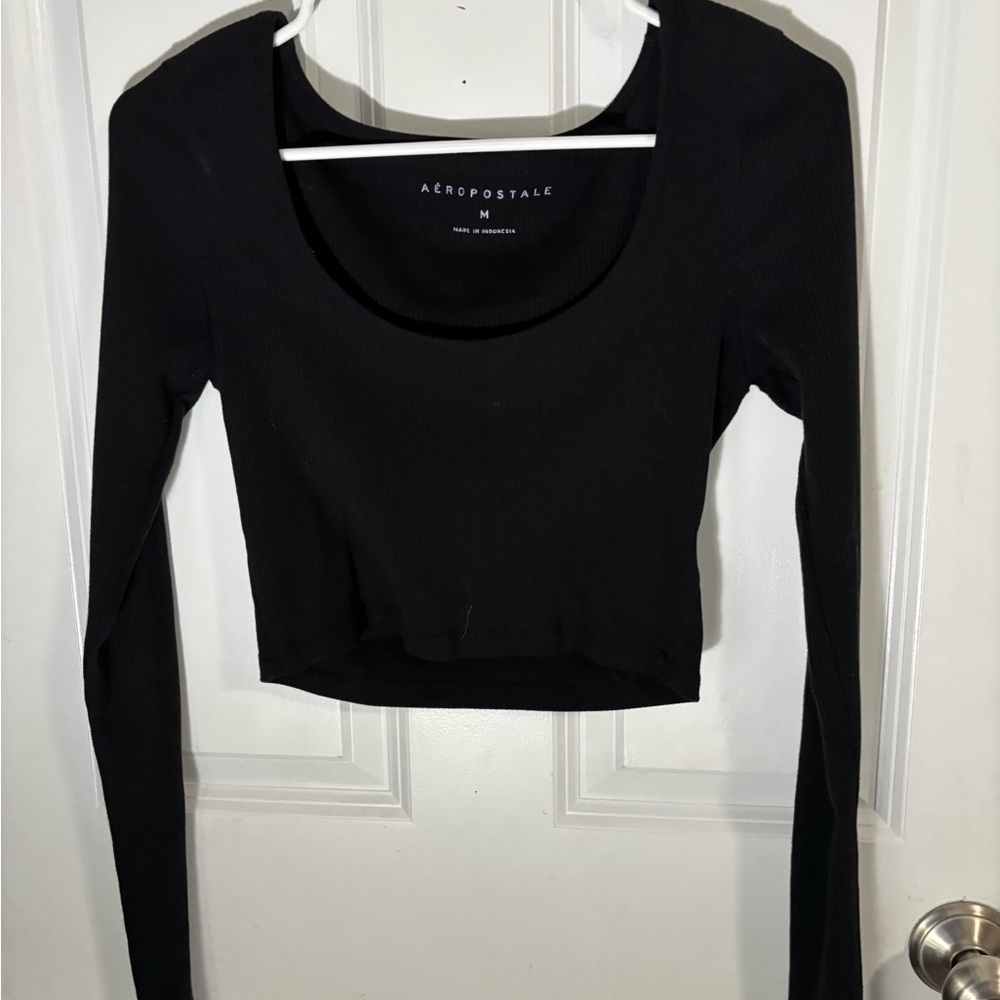 Cropped long sleeve in black. Size M.